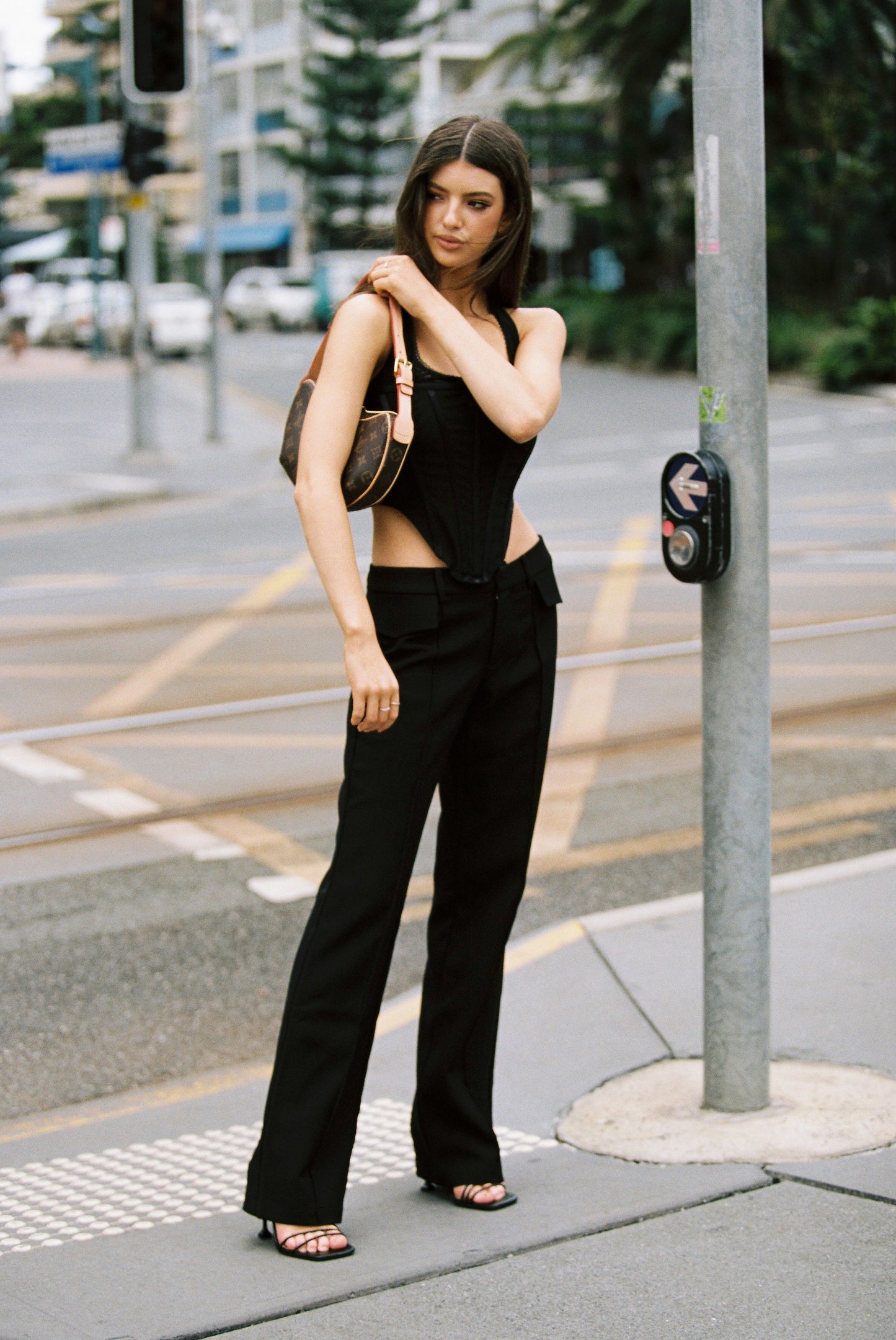 Naomi Pant | Noir