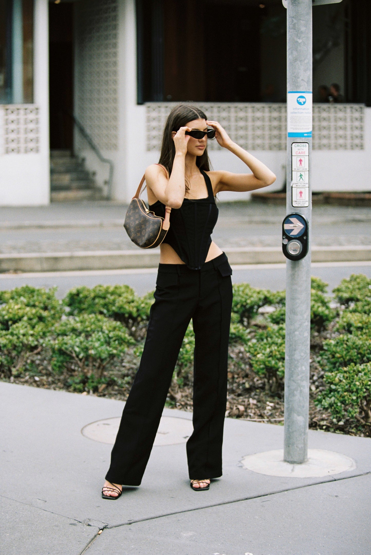 Naomi Pant | Noir